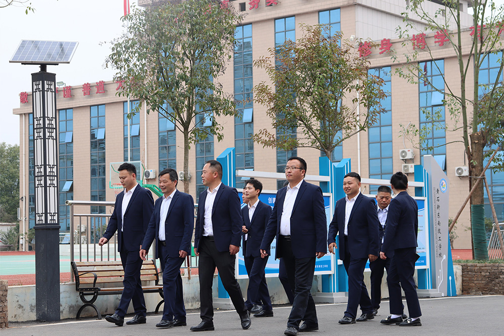 領導參觀新東南